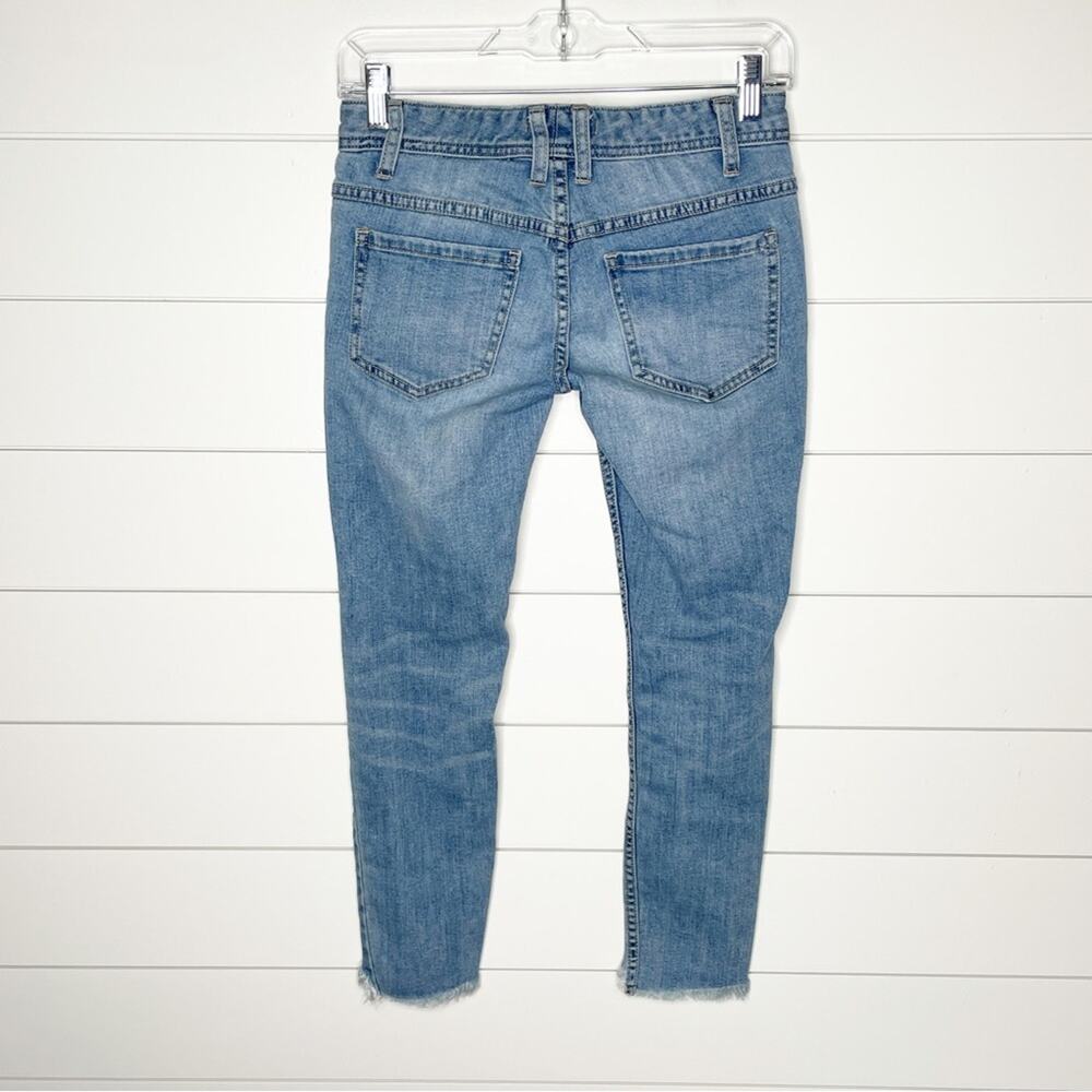 Free People Ripped Cropped Frayed Hem Jeans Light Wash Size 25 - Picture 9 of 11